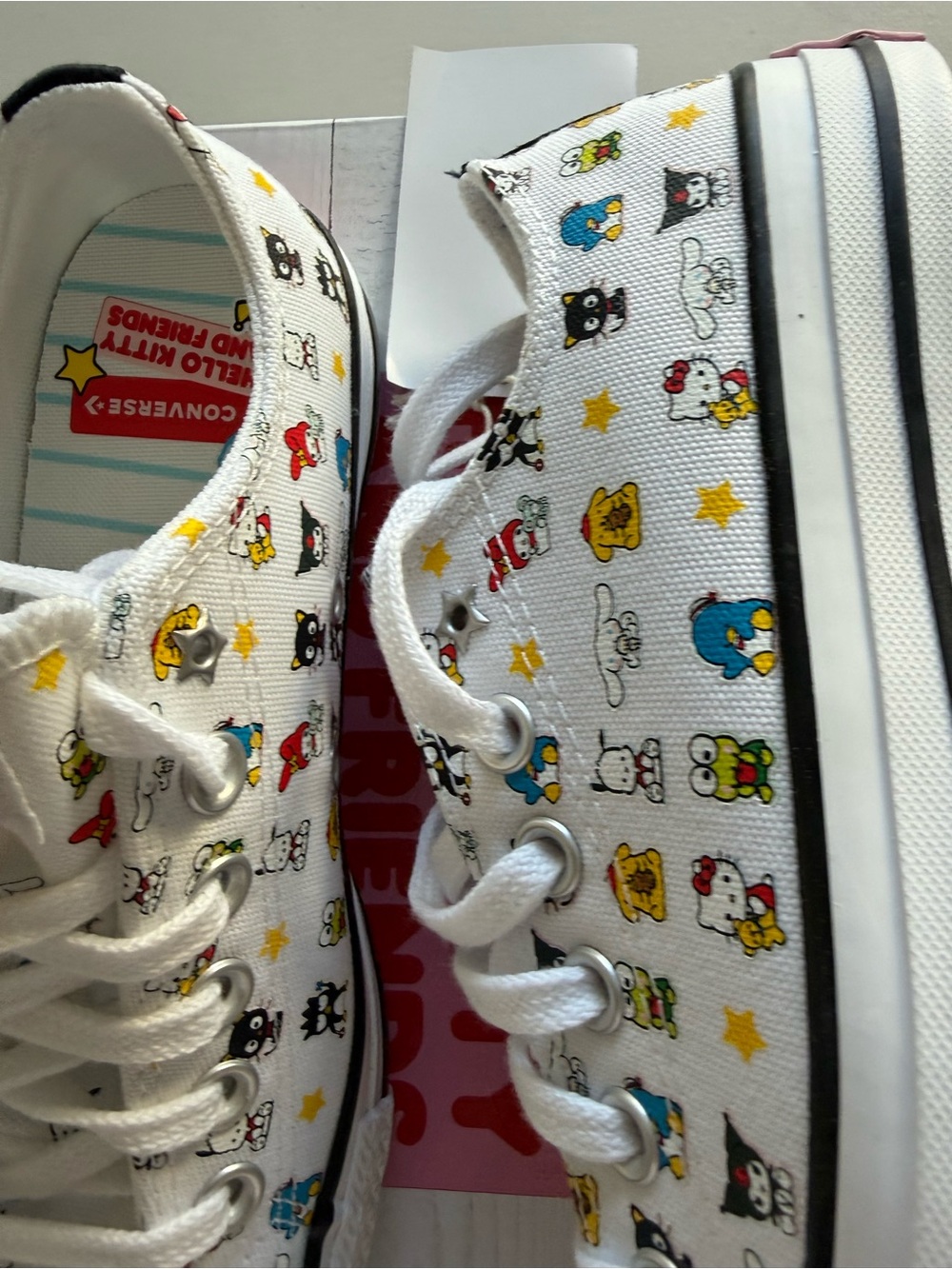 New women’s Sz 6.5, 8 Converse White Low Top Shoes with Hello Kitty - Picture 7 of 9